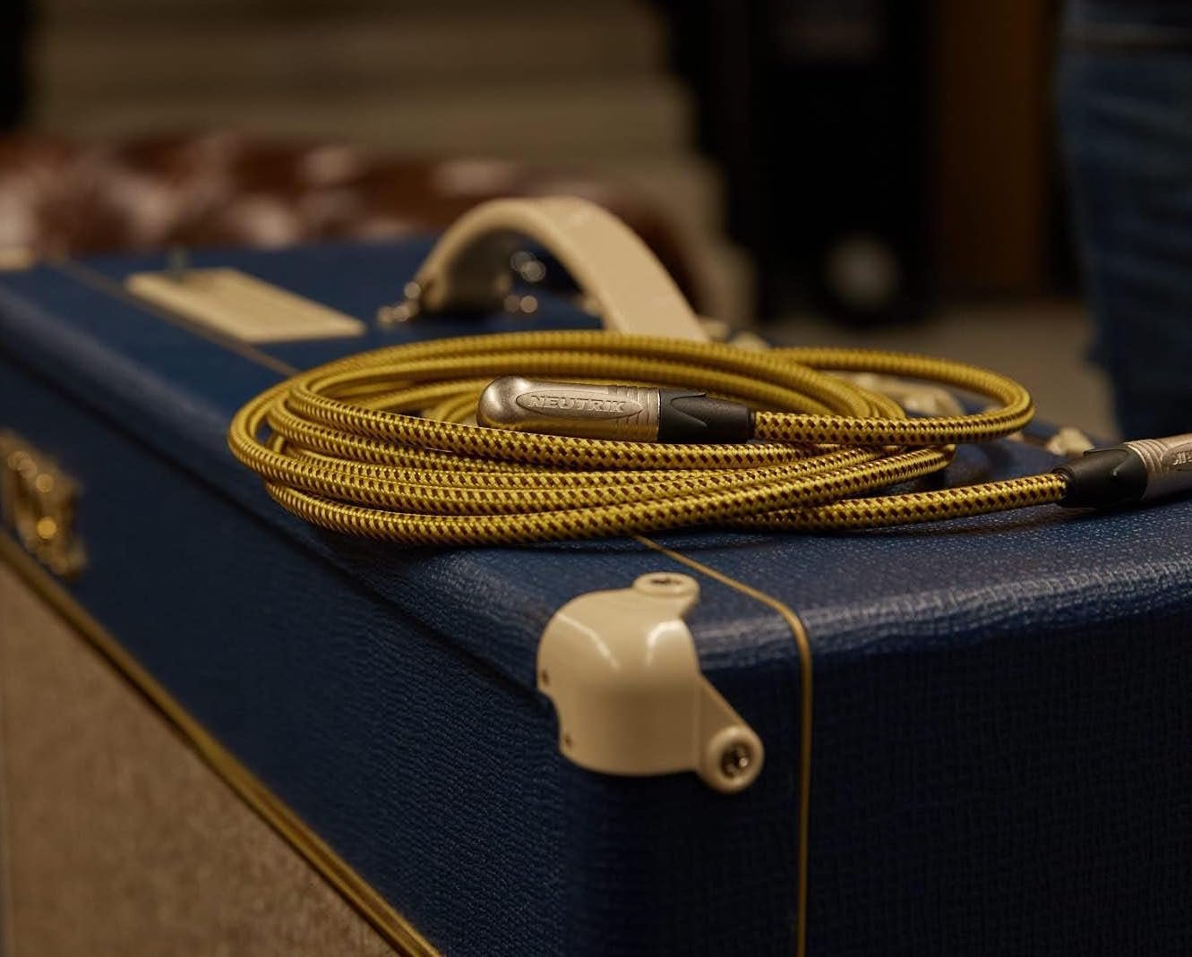 adam-hall-cables