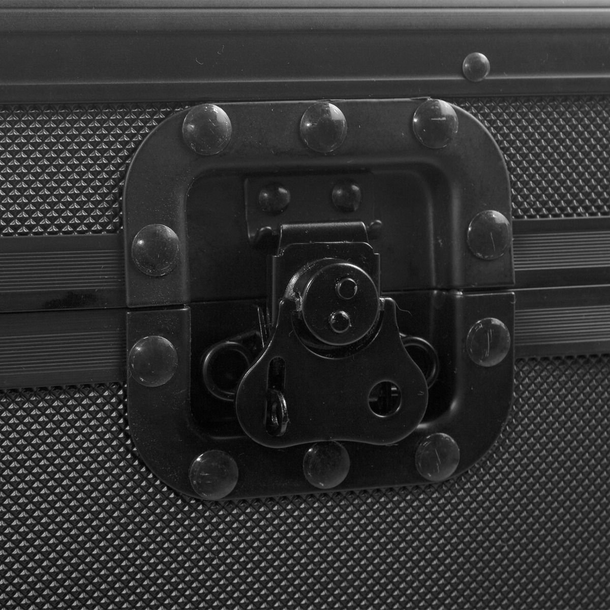 flightcase pickfoam latchlock 3